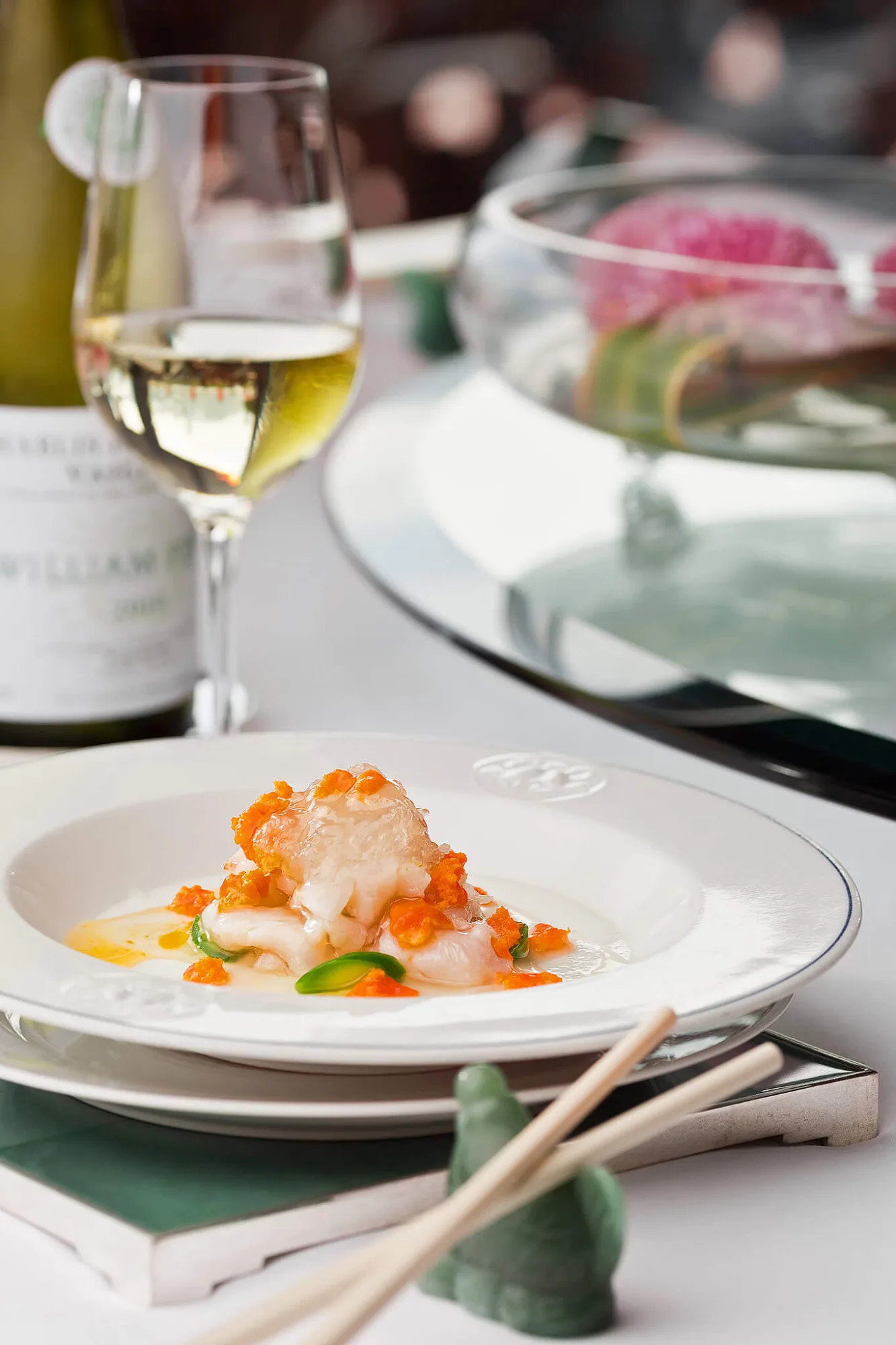 Scallop with fish roe and white wine, photo by Alex Slyadnev